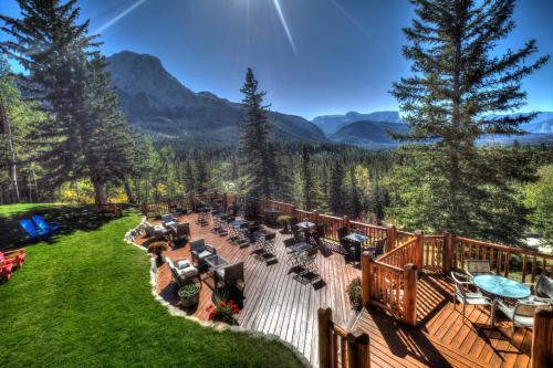 Overlander Mountain Lodge 5