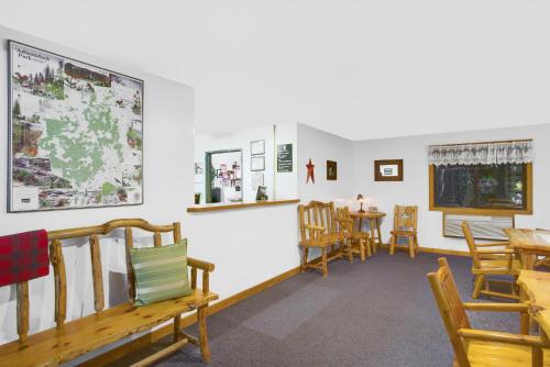 ล็อบบี้, Super 8 By Wyndham Lake George/Warrensburg Area in วอร์เรนส์เบิร์ก (นิวยอร์ก)