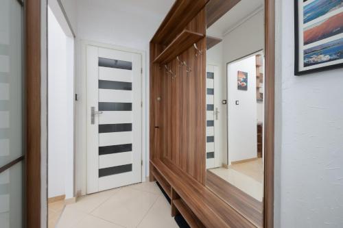 Vibrant Mokotów Business Centre Apartment Warsaw by Noclegi Renters - image 3