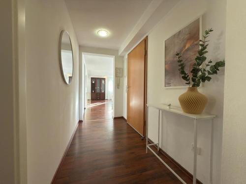 منظر, Scharnhäusle 2 - Großzügige Wohlfühl-Wohnung mit Badewanne& Balkon (Scharnhausle 2 - Großzugige Wohlfuhl-Wohnung mit Badewanne& Balkon) in Ostfildern
