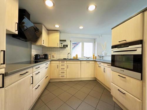 Scharnhäusle 2 - Großzügige Wohlfühl-Wohnung mit Badewanne& Balkon (Scharnhausle 2 - Großzugige Wohlfuhl-Wohnung mit Badewanne& Balkon) in Ostfildern