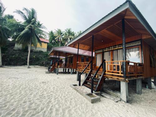 Sera Beach Dive Resort in Popolii