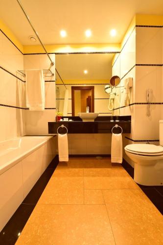 room detail thumbnail 2