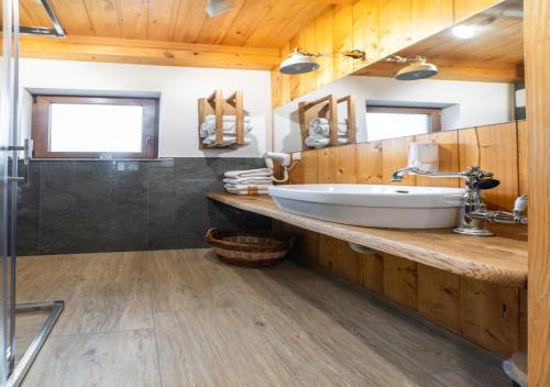 Душ, Glamping Podgoro with private hot tube - Rogatec in Рогатек