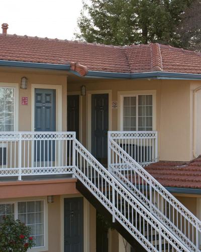 Howard Johnson By Wyndham Berkeley - image 6