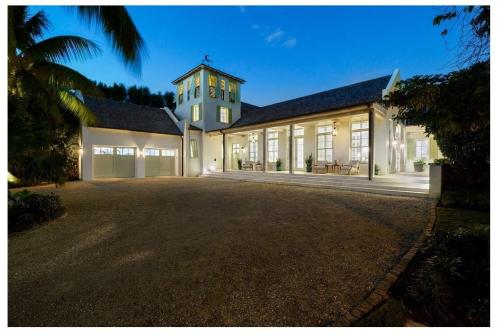 Wyvern House Island Retreat in Ocean Club - image 3