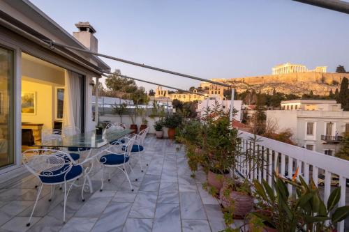 Massive 2 Apartment Combo Unbeatable Acropolis Views Sleeps 9 - image 4