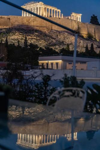 Massive 2 Apartment Combo Unbeatable Acropolis Views Sleeps 9 - main image