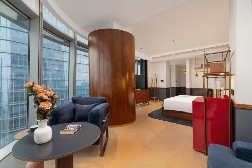 room detail thumbnail 1