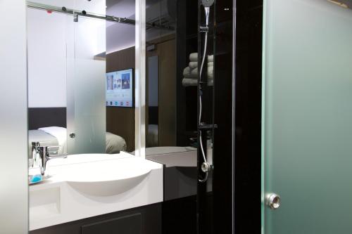 The Z Hotel City