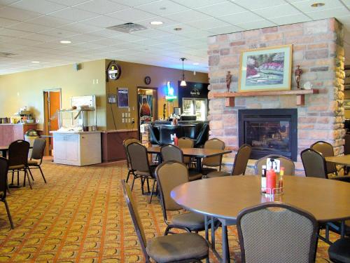 Cobblestone Inn & Suites - Denison | Majestic Hills