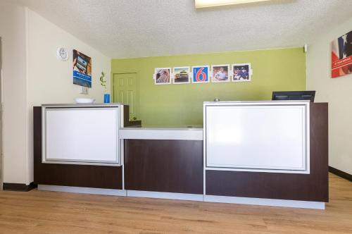 大堂, Motel 6 New Iberia, LA in 新伊比利亞