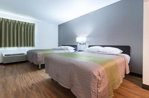 2 queen beds