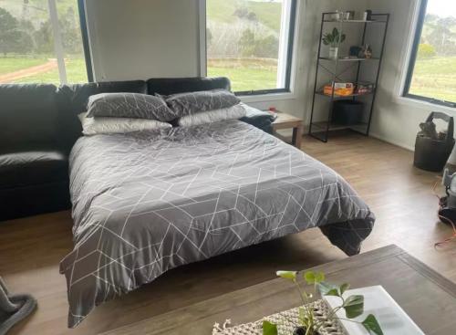 BrinCole - Pet-Friendly, Huge Deck with Epic Views & Fire Pit in Bonnie Doon
