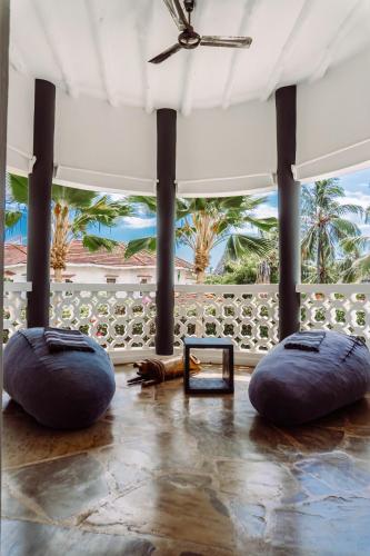 设施服务, 20 Miles House in 马林迪