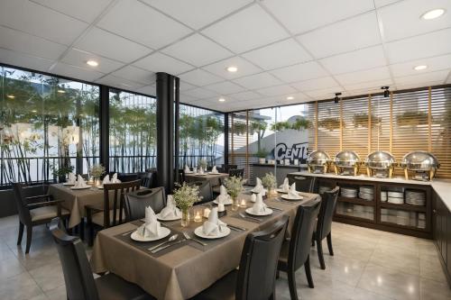 Restaurant, Asian Ruby Center Point Hotel in Ho Chi Minh City