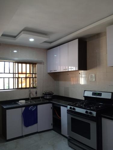 ห้องครัว, Pinefield Courts Apartment in อะคูร์