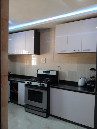ห้องครัว, Pinefield Courts Apartment in อะคูร์