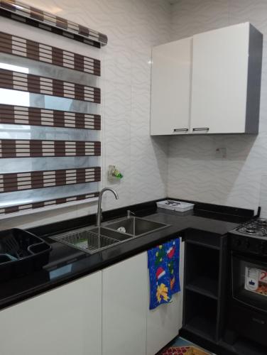 ห้องครัว, Pinefield Courts Apartment in อะคูร์
