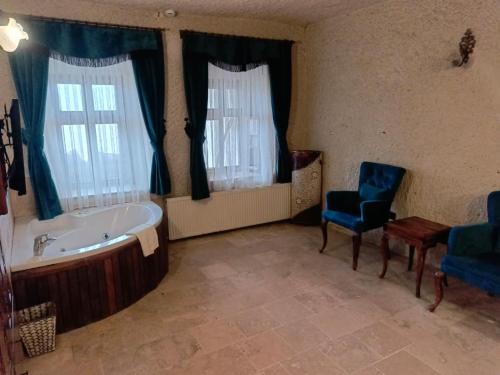 room detail thumbnail 1