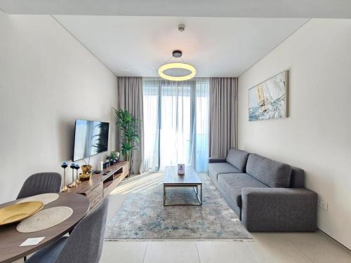 Stylish 1BR apartment is Address Beach Residence, Dubaj