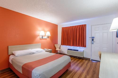 Motel 6-Modesto CA - image 6