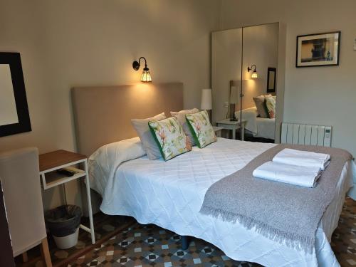 Casa Consell Bailen Guest House - image 2