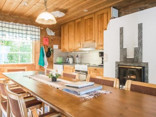Holiday Home Karjalan kelohuvila by Interhome in Pihtipudas