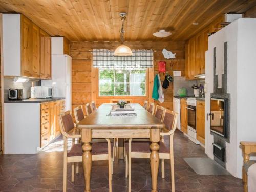 Holiday Home Karjalan kelohuvila by Interhome in Pihtipudas