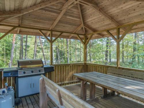 Holiday Home Valkealammi by Interhome in Vehmainen
