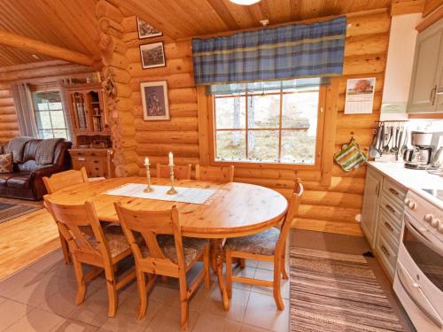 Holiday Home Tievanlaita 10 by Interhome in Akaslompolo