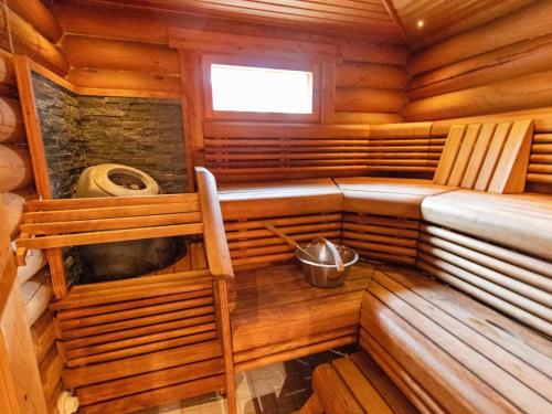 Holiday Home Tievanlaita 10 by Interhome in Akaslompolo
