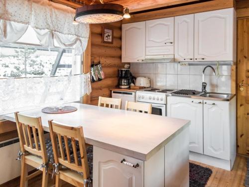 Holiday Home Lintukoto by Interhome in Akaslompolo