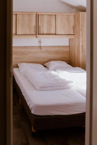 2 bedrooms, 4 beds
