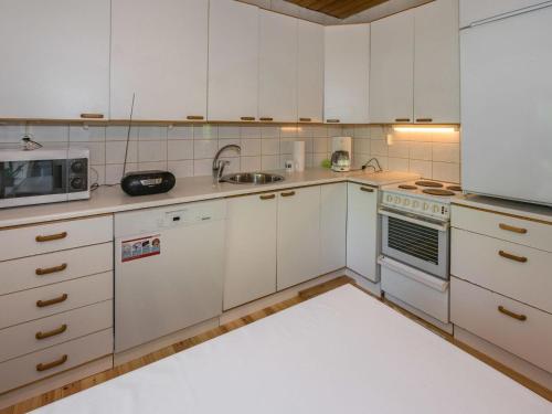 Holiday Home Lampaluodon punainen tupa by Interhome in Tuorila
