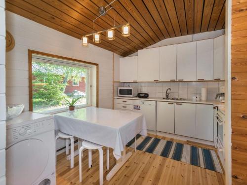 Holiday Home Lampaluodon punainen tupa by Interhome in Tuorila