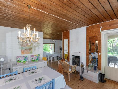 Holiday Home Lampaluodon punainen tupa by Interhome in Tuorila