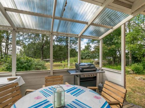 Holiday Home Lampaluodon punainen tupa by Interhome in Tuorila