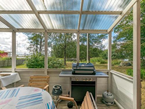 Holiday Home Lampaluodon punainen tupa by Interhome in Tuorila