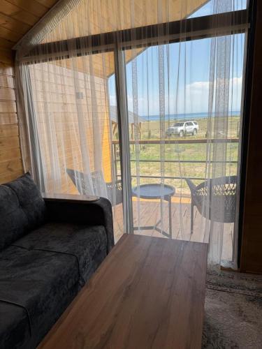 Çevredekiler, Barnhouse Issyk-Kul Shore in Chetkoysu