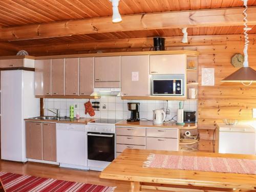 Holiday Home Hallanhelmi a paritalo by Interhome in ฮือรืนซาลมี