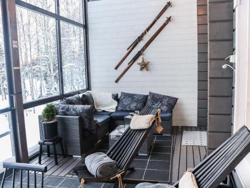 Holiday Home Aurinko-saaga 2 paritalo lasiterassihuon by Interhome in ฮือรืนซาลมี