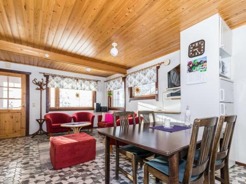 Holiday Home Aurinkoalppi 10b paritalo by Interhome in Hyrynsalmi