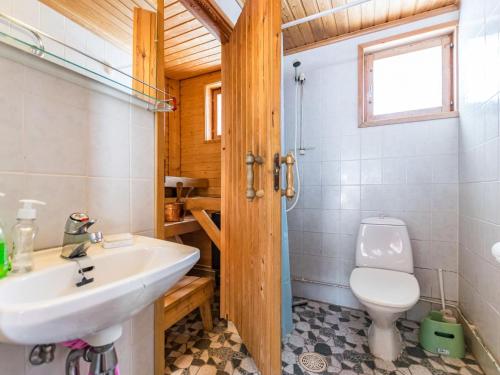 Holiday Home Aurinkoalppi 10b paritalo by Interhome in Hyrynsalmi