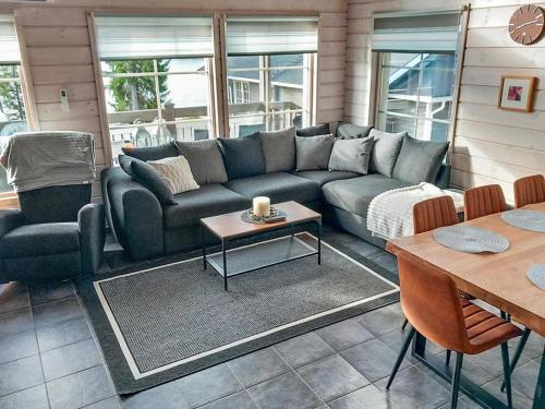 Holiday Home Aurinko-saaga 5 paritalo by Interhome in Hyrynsalmi