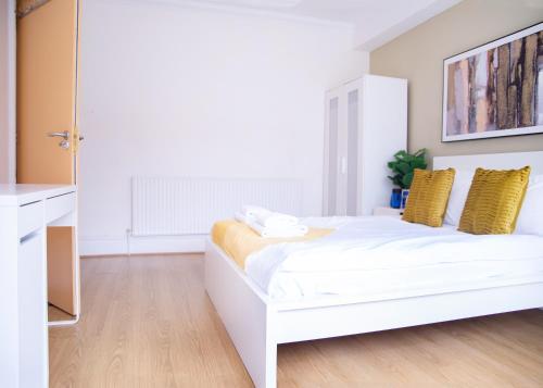 CONTRACTOR READY - spacious and bright 5 bed house!, Luton (photo 10)