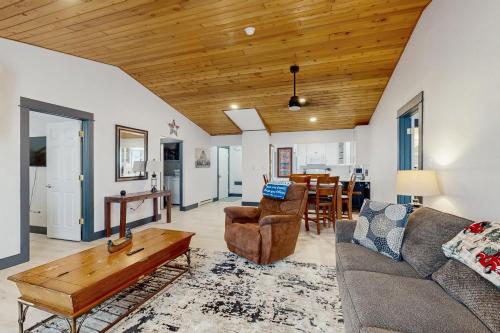 The Overlooker, Apt A11 in Big Sky, USA