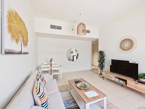 Prestige Urban Escape 2BDR In La Fontana - image 7