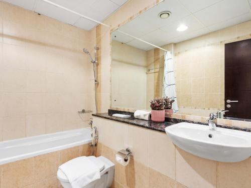 Prestige Urban Escape 2BDR In La Fontana - image 6