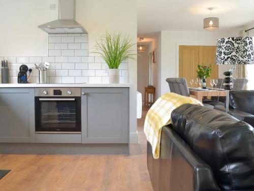 virtuve, Cedar Lodge in Bentley (Hampshire)